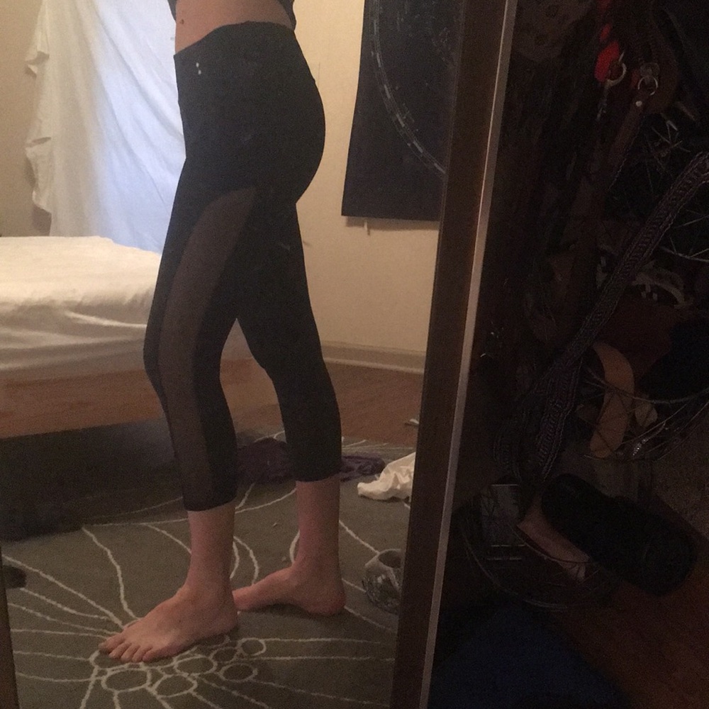 Onzie cut out capris